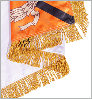 Двухслойный напольный флаг с золотой бахромой