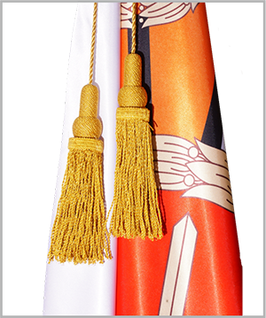 Двухслойный напольный флаг с золотой бахромой и кистями
